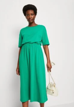 Marc O'Polo DRESS WAISTLINE EXPRESION - Sukienka Z Dżerseju - Vivid Green -Ulla Popken Sklep b3b5d97eb5c8460ab0151419c7406a3d