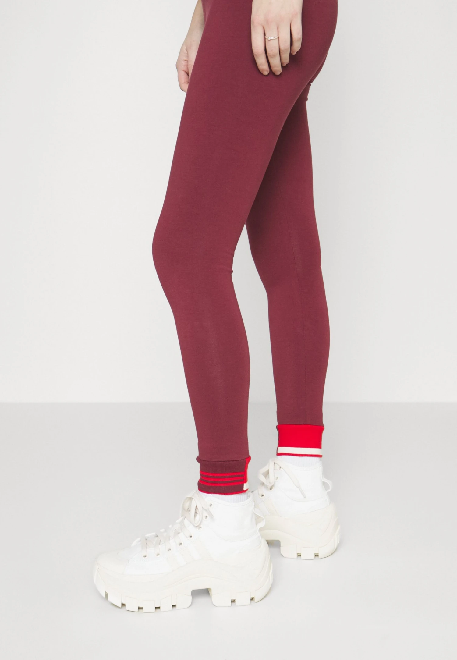 Adidas Originals ORIGINALS CUFF - Legginsy - Shadow Red 6 Adidas Originals ORIGINALS CUFF - Legginsy - Shadow Red - obrazek 6