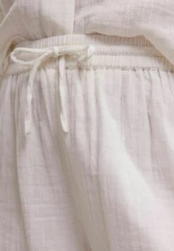 Pieces TINA HW BC SWW - Szorty - Cloud Dancer -Ulla Popken Sklep c11eed741df342cf85281ab489cf0a66