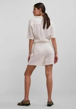 Pieces TINA HW BC SWW - Szorty - Cloud Dancer -Ulla Popken Sklep c52b48a28090449895419a05e5292d78