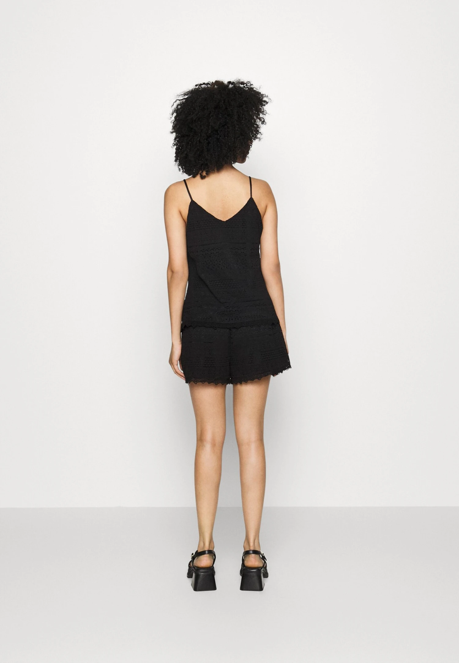 Vero Moda Petite VMHONEY LACE - Szorty - Black 3 Vero Moda Petite VMHONEY LACE - Szorty - Black - obrazek 3