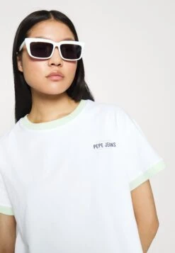 Pepe Jeans ADELINE - T-shirt Z Nadrukiem - White 9 Pepe Jeans ADELINE - T-shirt Z Nadrukiem - White -Ulla Popken Sklep c70871863cf84193b97845058c350a7c