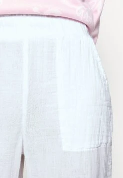 V GAUZE PANT - Spodnie Materiałowe - Fresh White 13 V GAUZE PANT - Spodnie Materiałowe - Fresh White -Ulla Popken Sklep cbbd00da5797433d9601e6d444688b3a