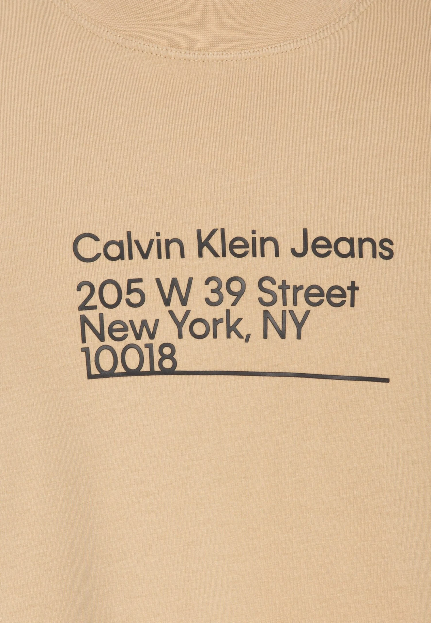 Calvin Klein Jeans ADDRESS LOGO TEE UNISEX - T-shirt Z Nadrukiem - Travertine 3 Calvin Klein Jeans ADDRESS LOGO TEE UNISEX - T-shirt Z Nadrukiem - Travertine - obrazek 3