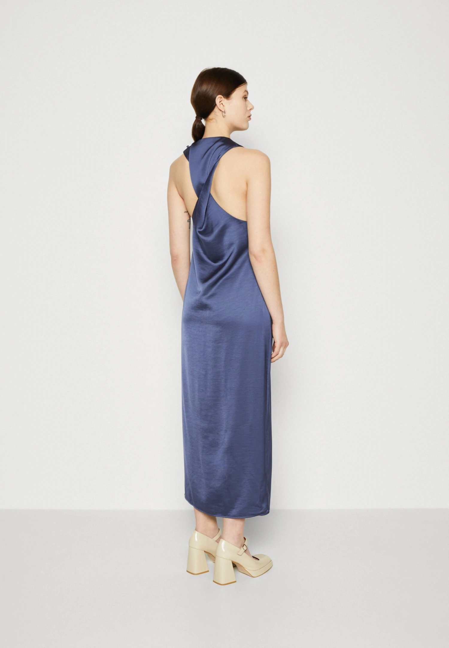 SAMSØE SAMSØE ELLIE DRESS - Sukienka Koktajlowa - Nightshadow Blue 3 SAMSØE SAMSØE ELLIE DRESS - Sukienka Koktajlowa - Nightshadow Blue - obrazek 3