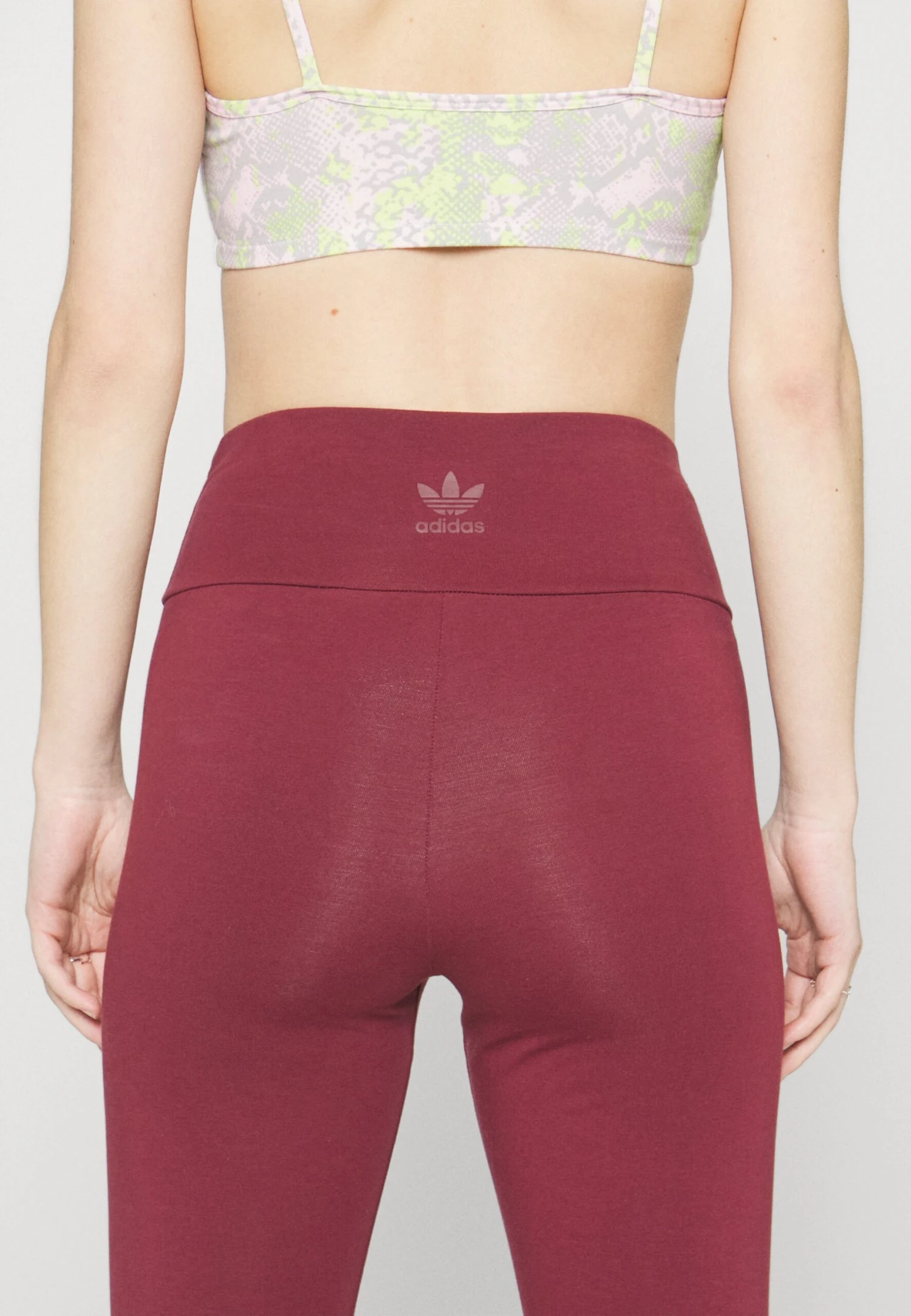 Adidas Originals ORIGINALS CUFF - Legginsy - Shadow Red 8 Adidas Originals ORIGINALS CUFF - Legginsy - Shadow Red - obrazek 8