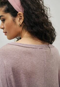 Next RAW EDGE V-NECK - Bluzka Z Długim Rękawem - Lilac Purple 11 Next RAW EDGE V-NECK - Bluzka Z Długim Rękawem - Lilac Purple -Ulla Popken Sklep d80d99050957485f9285141bd270e9da