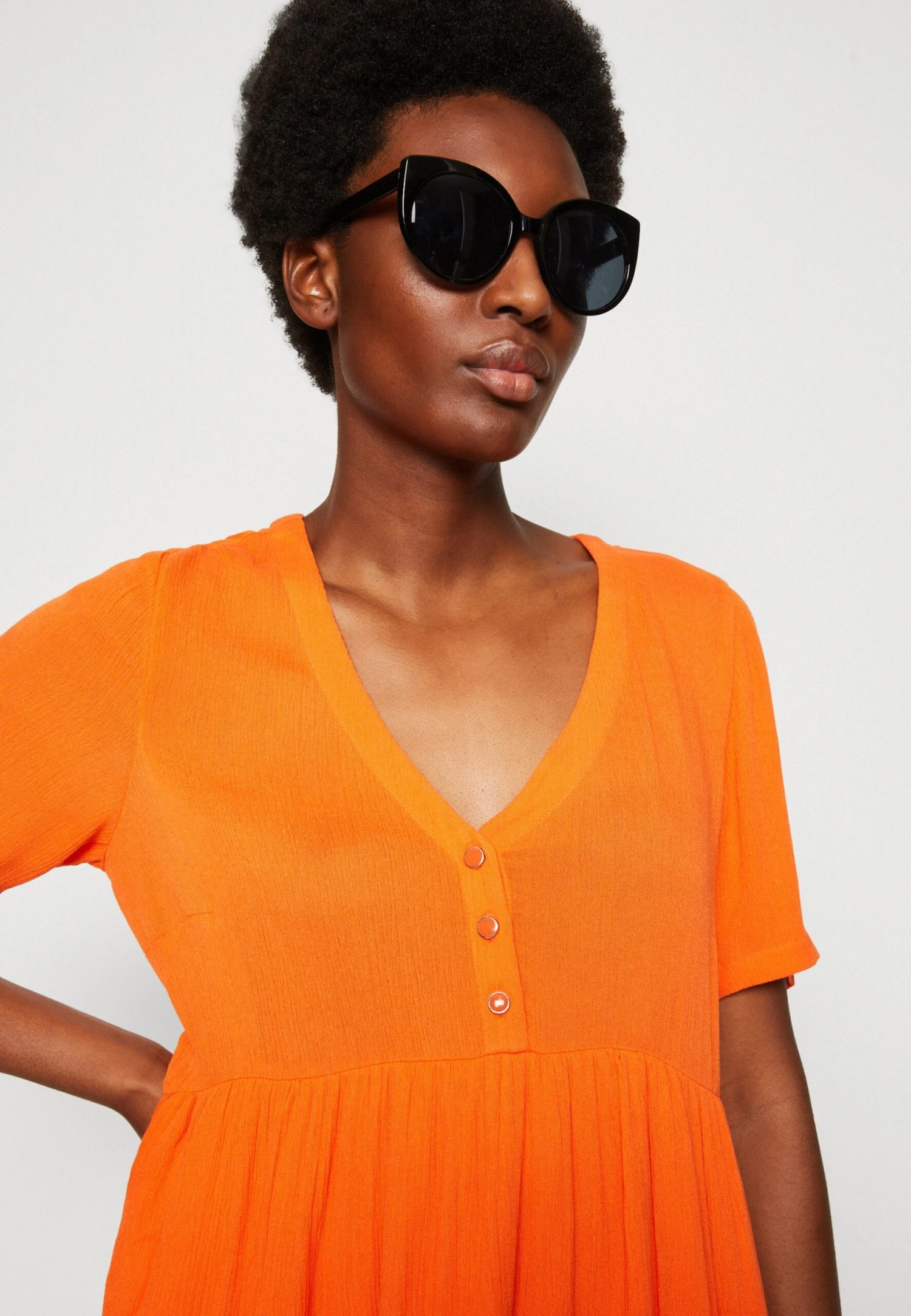 Kaffe KATARA SHORT - Sukienka Letnia - Vermillion Orange 4 Kaffe KATARA SHORT - Sukienka Letnia - Vermillion Orange - obrazek 4