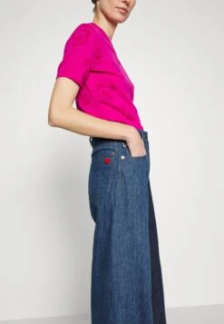 LOVE MOSCHINO Jeansy Bootcut - Blue Denim 15 LOVE MOSCHINO Jeansy Bootcut - Blue Denim -Ulla Popken Sklep e2f2bfa9eb0f4be1b704d57d8a04018a