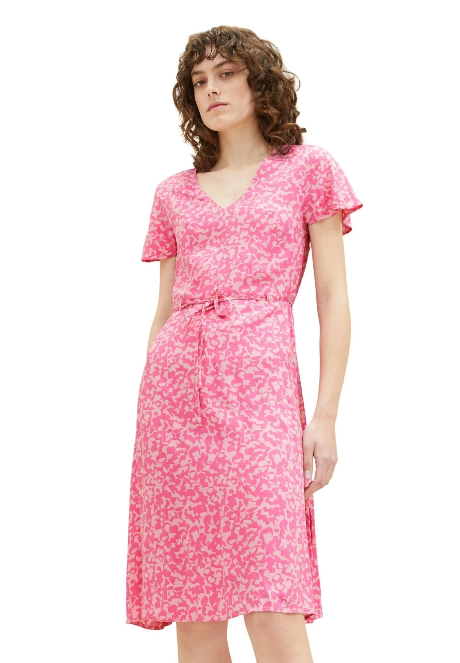 Tom Tailor MIDI MIT STOFFGÜRTEL - Sukienka Letnia - Pink Geo Design 3 Tom Tailor MIDI MIT STOFFGÜRTEL - Sukienka Letnia - Pink Geo Design - obrazek 3