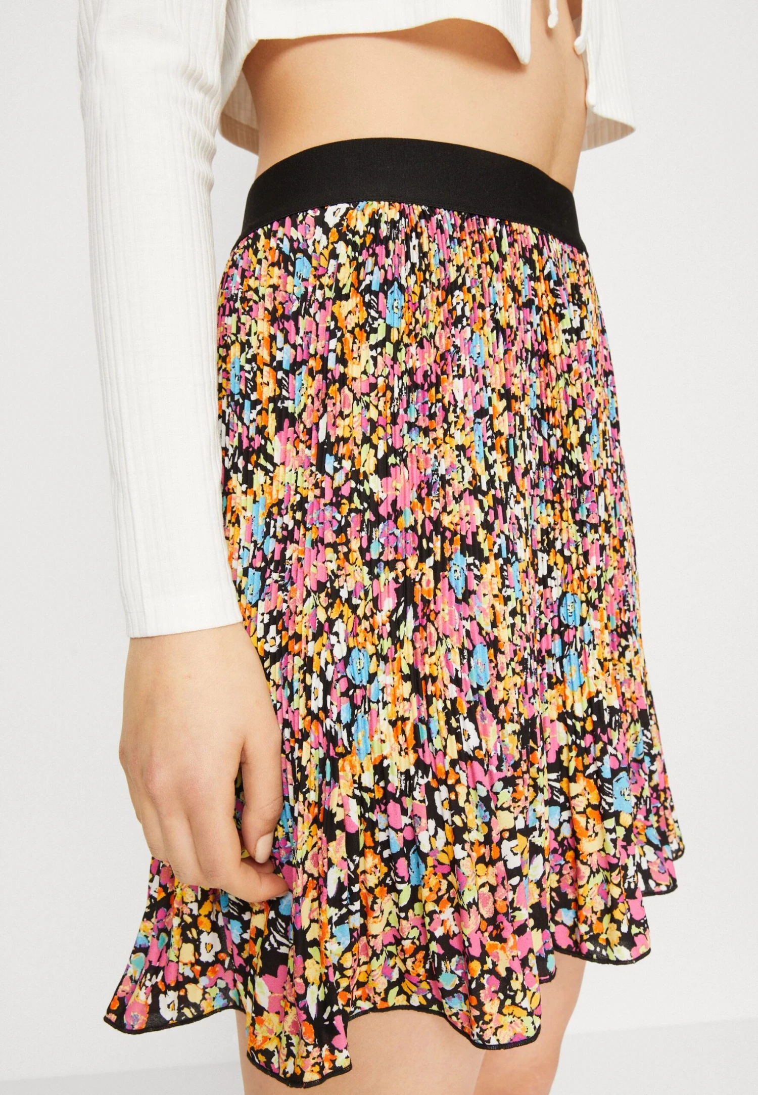 ONLY ONLABIGAIL LIFE PLISSEE SKIRT - Spódnica Mini - Black 6 ONLY ONLABIGAIL LIFE PLISSEE SKIRT - Spódnica Mini - Black - obrazek 6