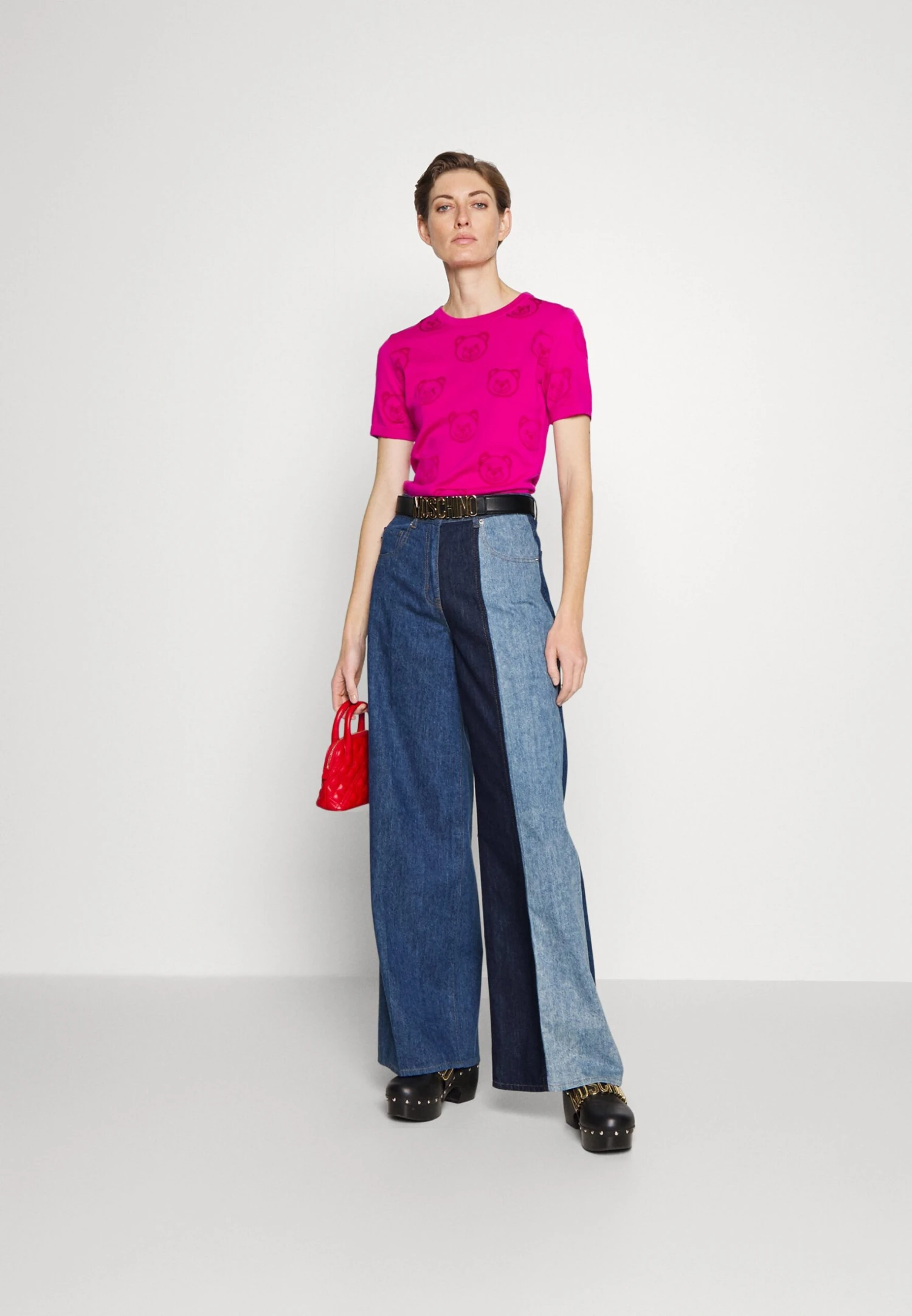 LOVE MOSCHINO Jeansy Bootcut - Blue Denim 2 LOVE MOSCHINO Jeansy Bootcut - Blue Denim - obrazek 2