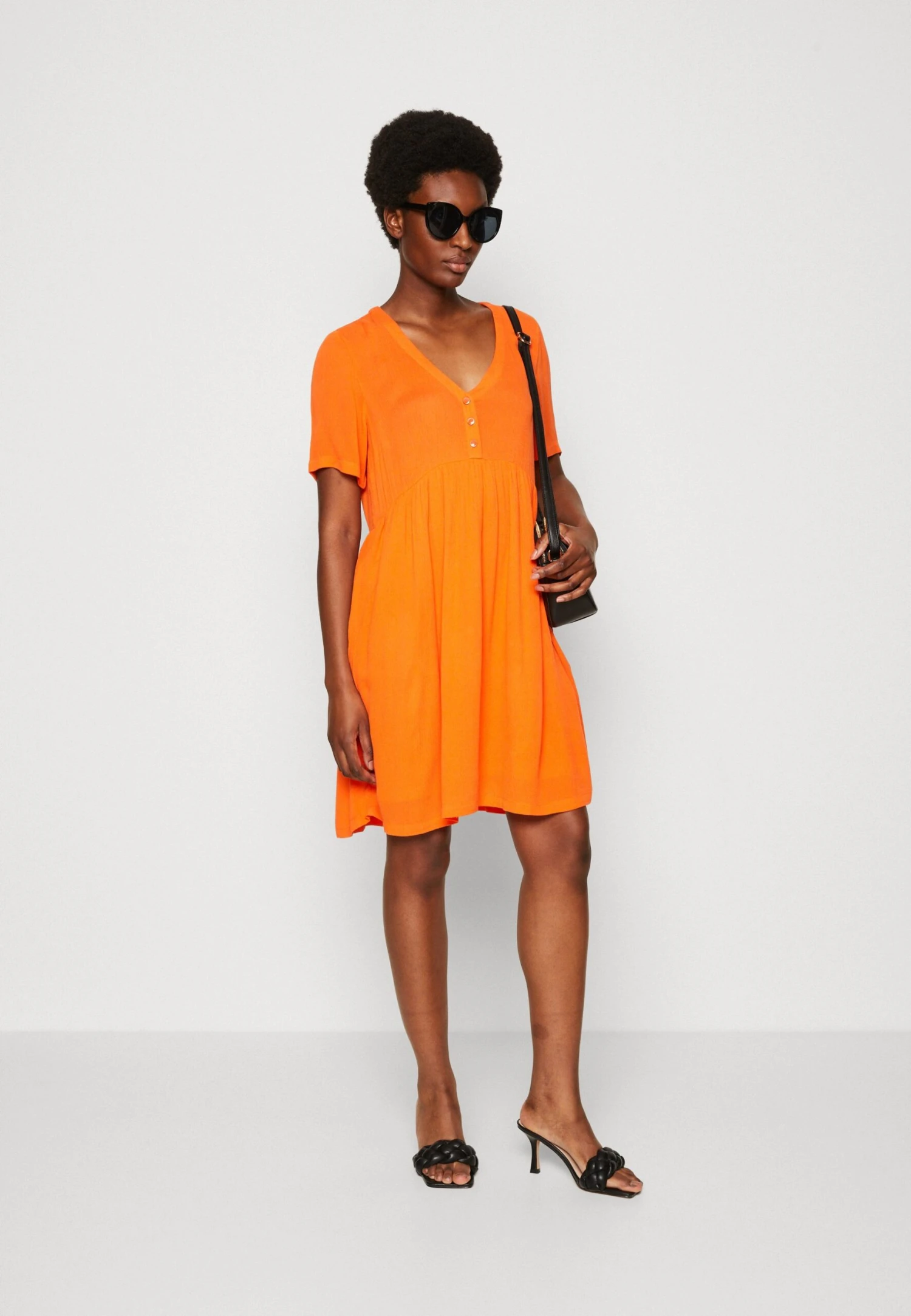 Kaffe KATARA SHORT - Sukienka Letnia - Vermillion Orange 2 Kaffe KATARA SHORT - Sukienka Letnia - Vermillion Orange - obrazek 2