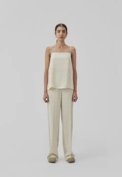 Modström ANKER PANTS - Spodnie Materiałowe - Summer Sand -Ulla Popken Sklep f688feb517a1461888b7e3e0c23e75fd