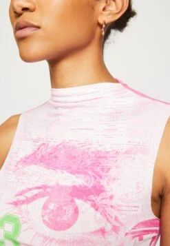 Jaded London HIGH NECK TANK RETRO NEWSPAPER COLLAGE PRINT - Top - Pink -Ulla Popken Sklep f72fc772038f43a6a7330140390c396c