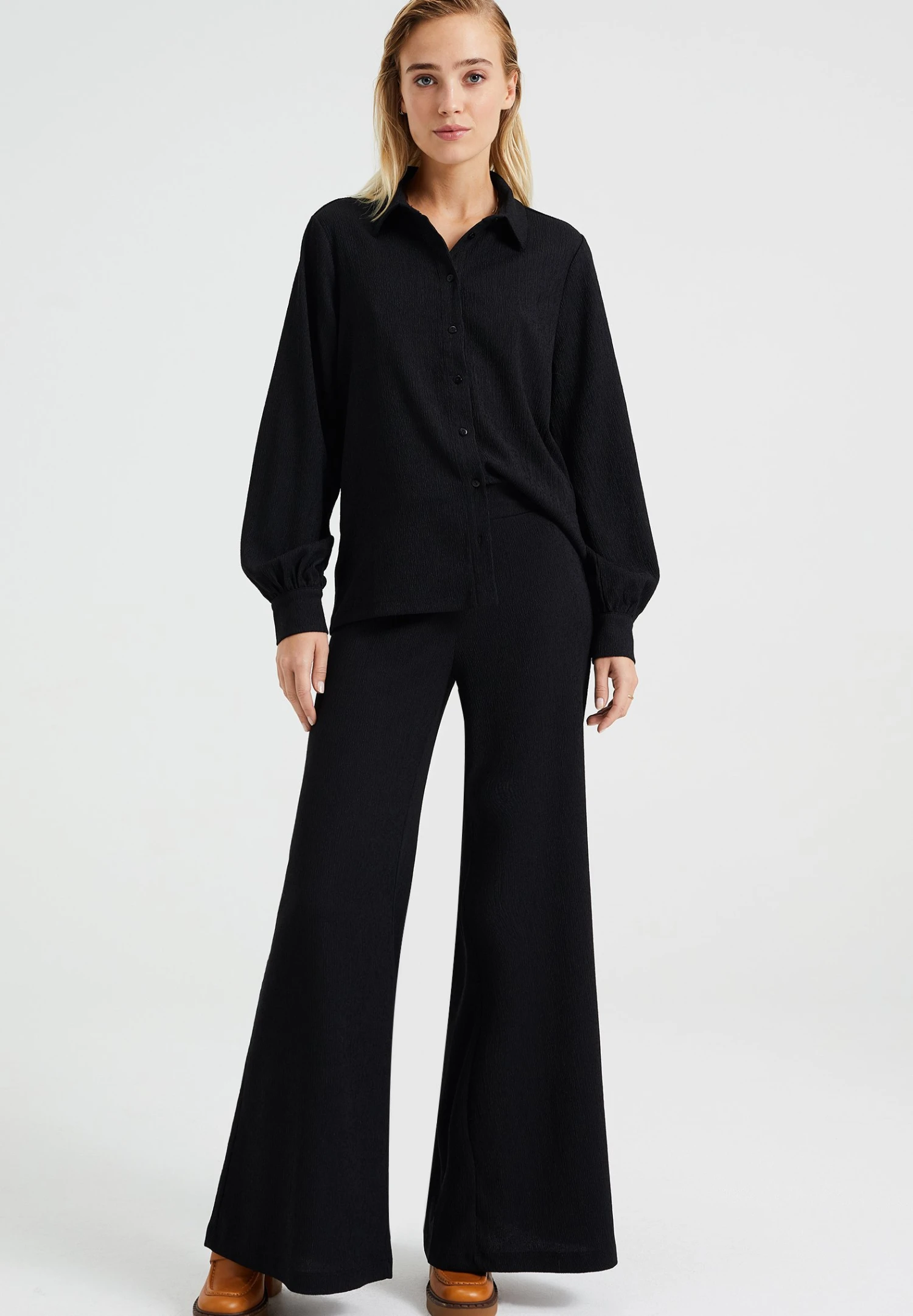 WE FASHION WIDE LEG MET STRUCTUUR - Spodnie Materiałowe - Black 2 WE FASHION WIDE LEG MET STRUCTUUR - Spodnie Materiałowe - Black - obrazek 2